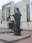 Памятник Н.И.Сац у театра им Н.И.Сац на проспекте Вернадского