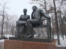 Памятник Ленину и Крупской (угол ул. Крупской и Ленинского проспекта).