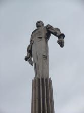 памятник Гагарину на площади Гагарина в Москве