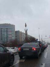 Памятник доблести моряков-черноморцев у пересечения Севастопольского и Нахимовского проспектов.